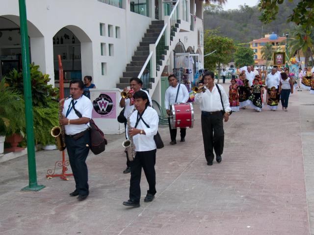 Prozession und Fiesta Mexicana in Huatulco-12