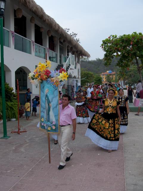 Prozession und Fiesta Mexicana in Huatulco-14