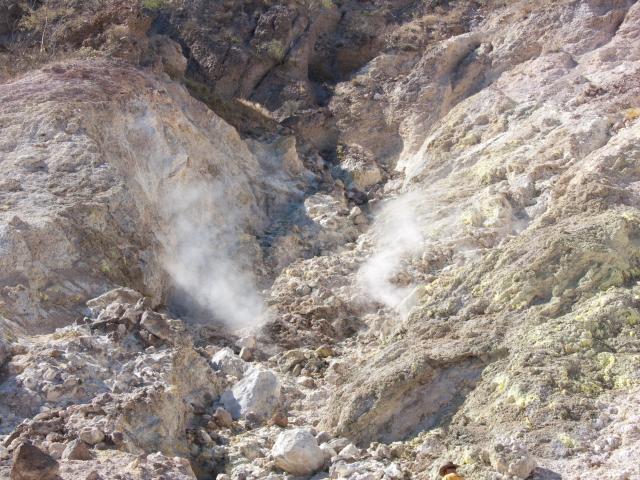 Schwefel Fumarole am Vulkan Tres Virgenes-3