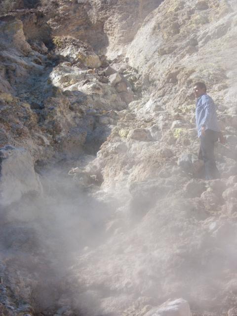 Schwefel Fumarole am Vulkan Tres Virgenes-4