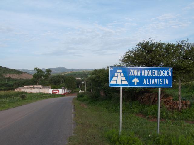 Straße zur Archäologischen Zone Alta Vista